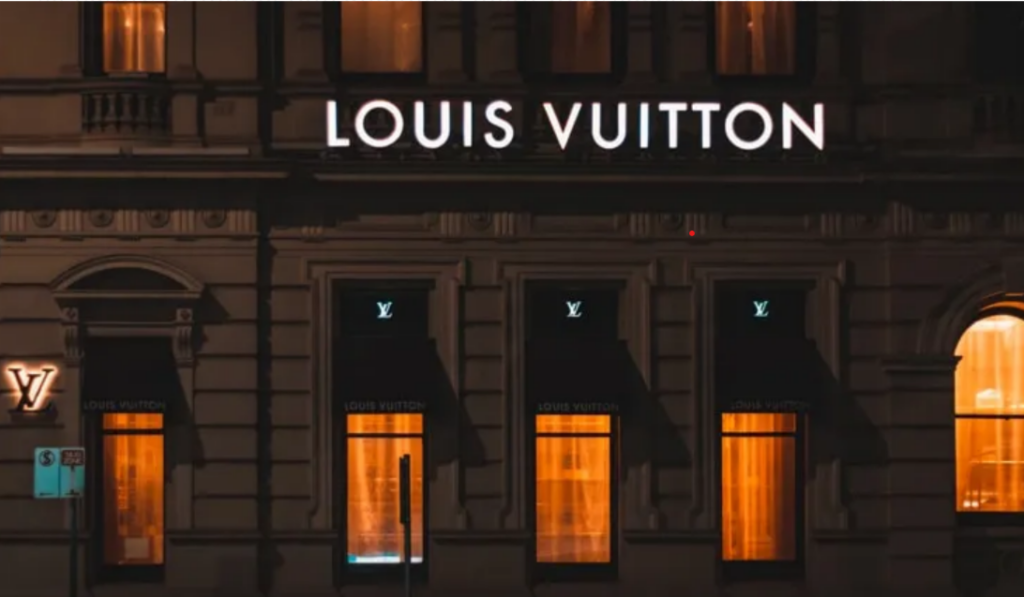  Louis Vuitton Store